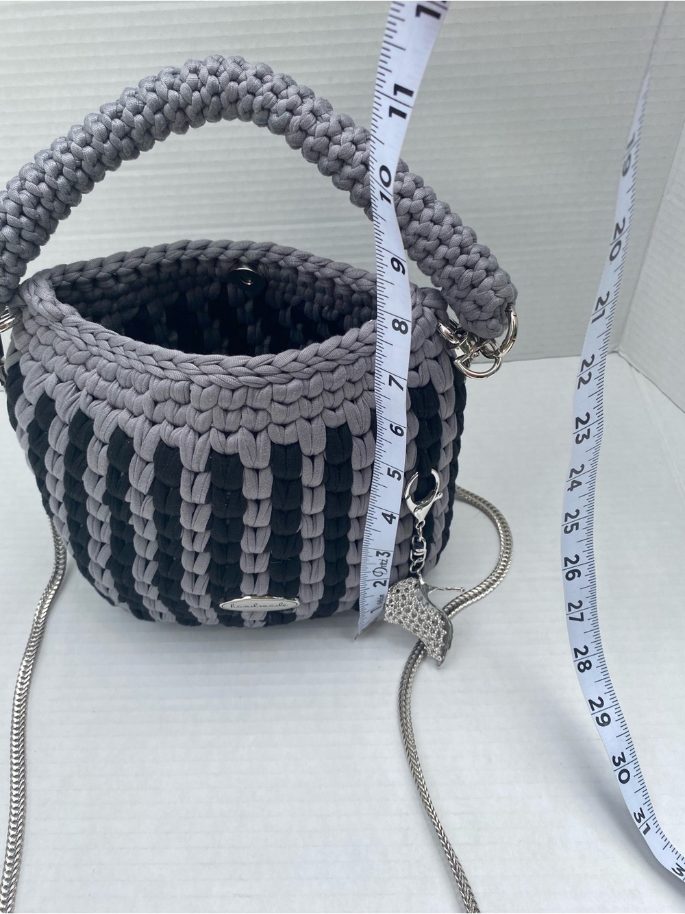 Handmade Woven Crossbody Bag - Black & Gray with Silver Chain🩶🖤 - Picture 6 of 12